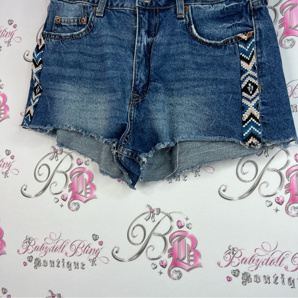 Divided shorts embroidered sides Blue Jean Shorts with Patterned Sides - Picture 5 of 9